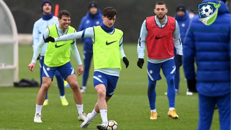 Các cầu thủ phải tập luyện thật nghiêm túc