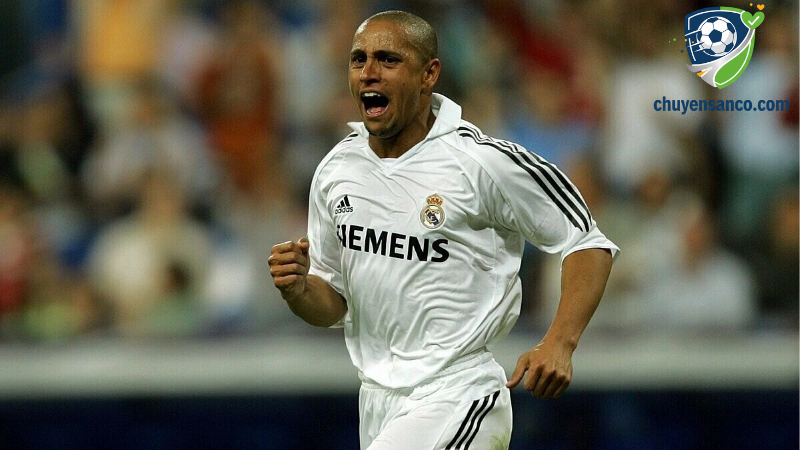 Hậu vệ trái: Roberto Carlos (tuyển Brazil)
