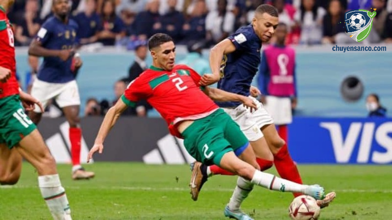 Hậu vệ wing-back đòi hỏi hình thể tốt