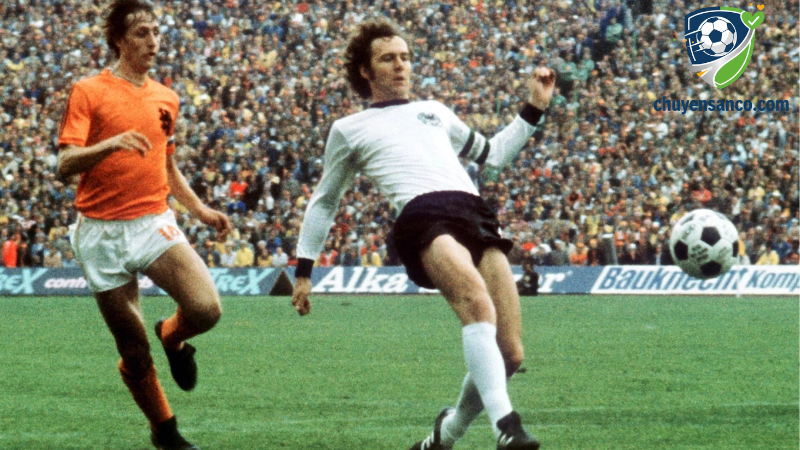 Trung vệ: Franz Beckenbauer (tuyển Đức)
