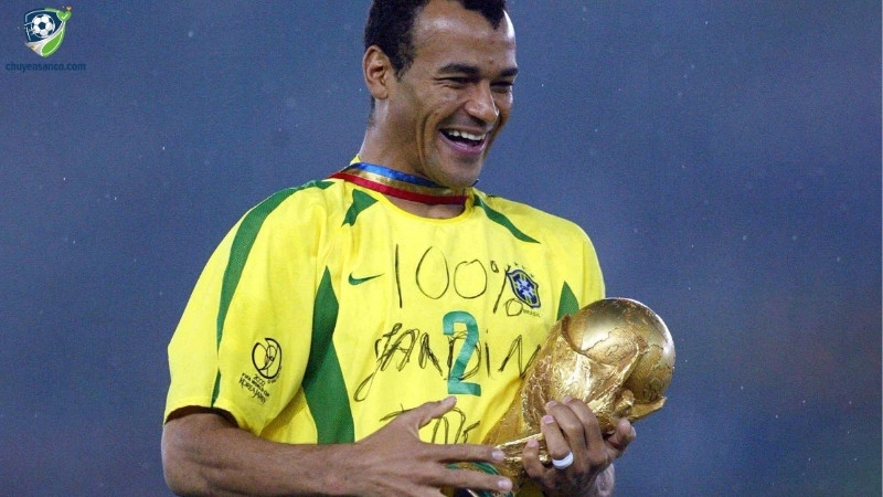 Cafu - Cầu thủ đá ở vị trí RB toàn diện nhất