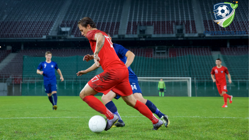 Cầu thủ CAM có trách nhiệm là trung chuyển bóng