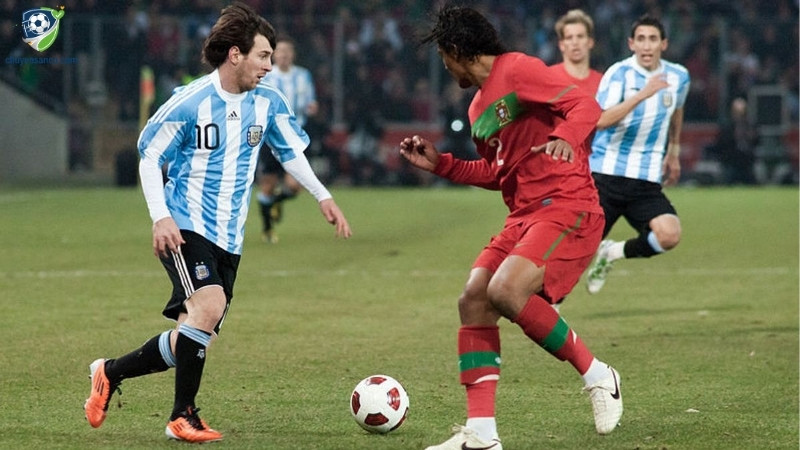 Dennis Bergkamp - Người Hà Lan “bay” theo nghĩa đen