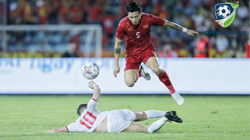 Bề mặt sân kém khiến cầu thủ dễ chấn thương