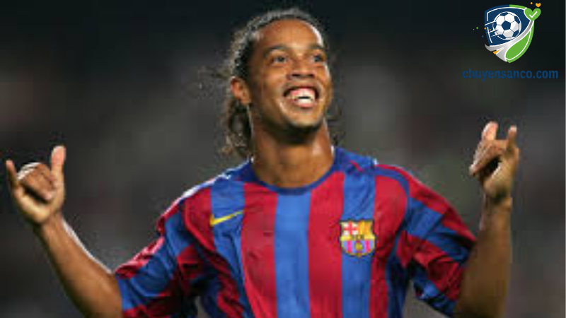 Ronaldinho là cái tên không thể thiếu trong sơ đồ tiêu biểu của Barca