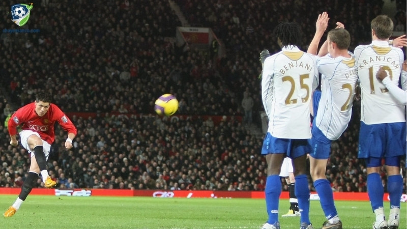 Ronaldo là một bậc thầy của cách sút Knuckleball