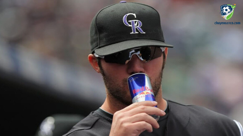 Thói quen uống bò húc gây tranh cãi