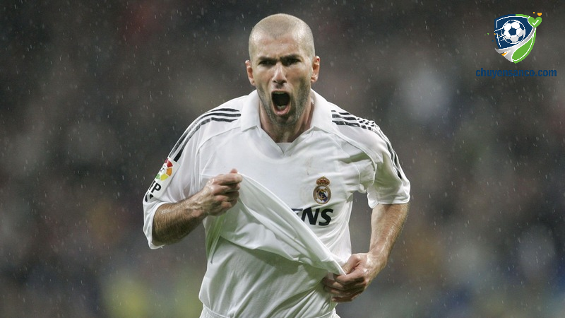Tiền vệ trung tâm Zinedine Zidane
