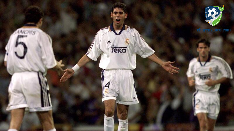 Trung vệ Fernando Hierro